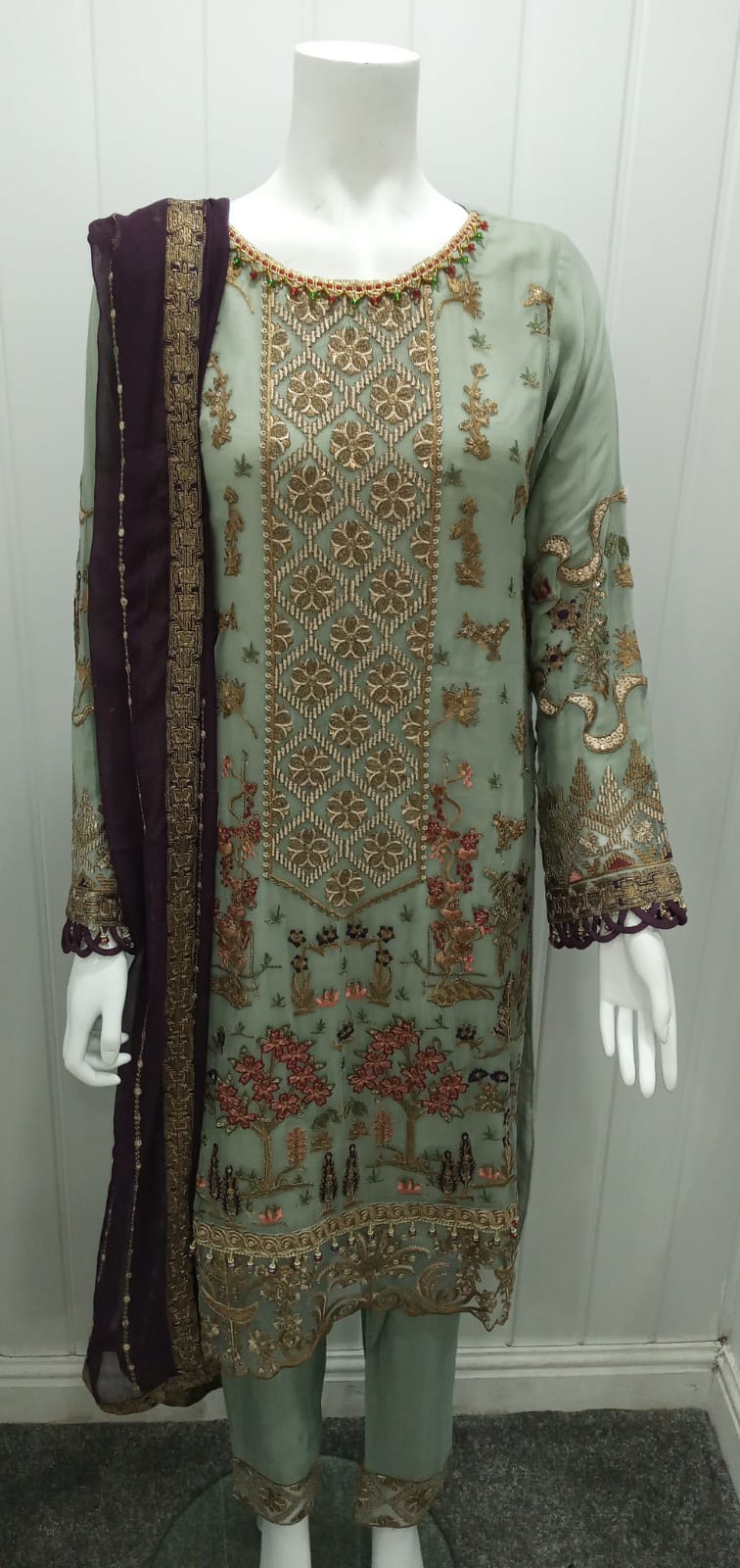 The chiffon embroidery suit style with best quality fabric